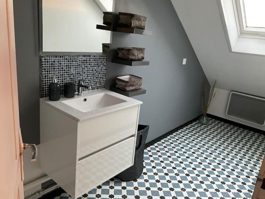 38 Maison Entiere,Place De Parking Et Garage Pour Moto Velo A La Demande Dunkirk Esterno foto